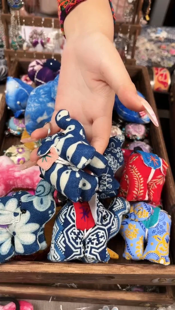 织绣不****.民族风非遗老绣饰品952