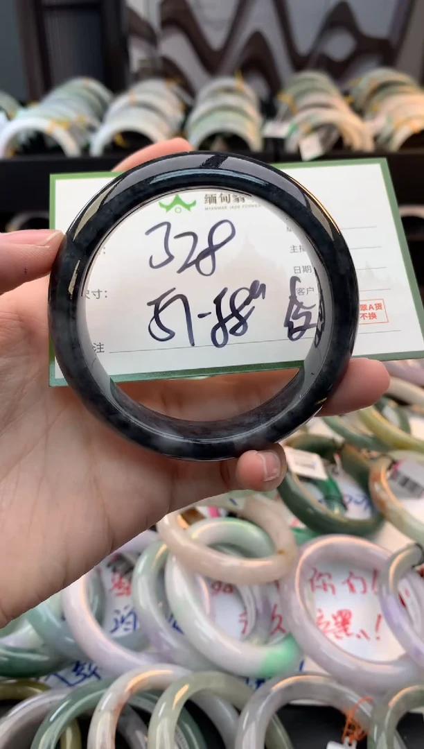 未镶嵌定制翡翠毛货需精细抛光+多人