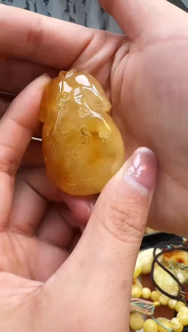 【闪购商品】琥珀裸石未镶嵌挂坠