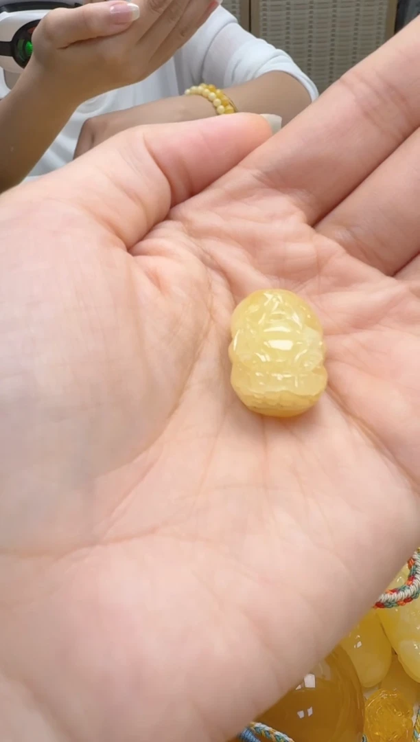 裸石琥珀未镶嵌如图