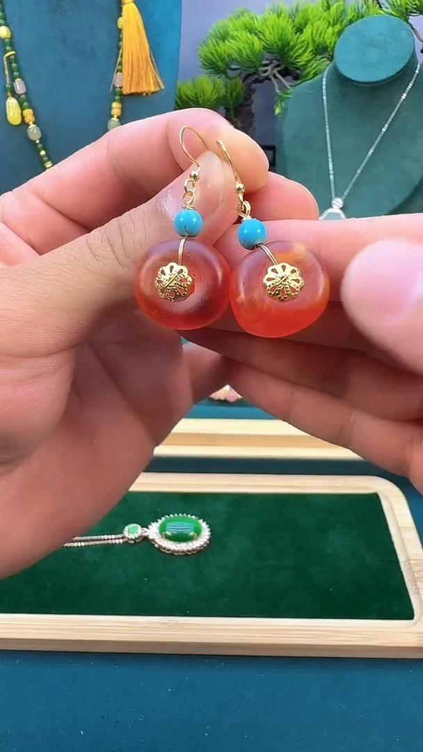 14K金镶嵌蜜蜡耳饰E137
