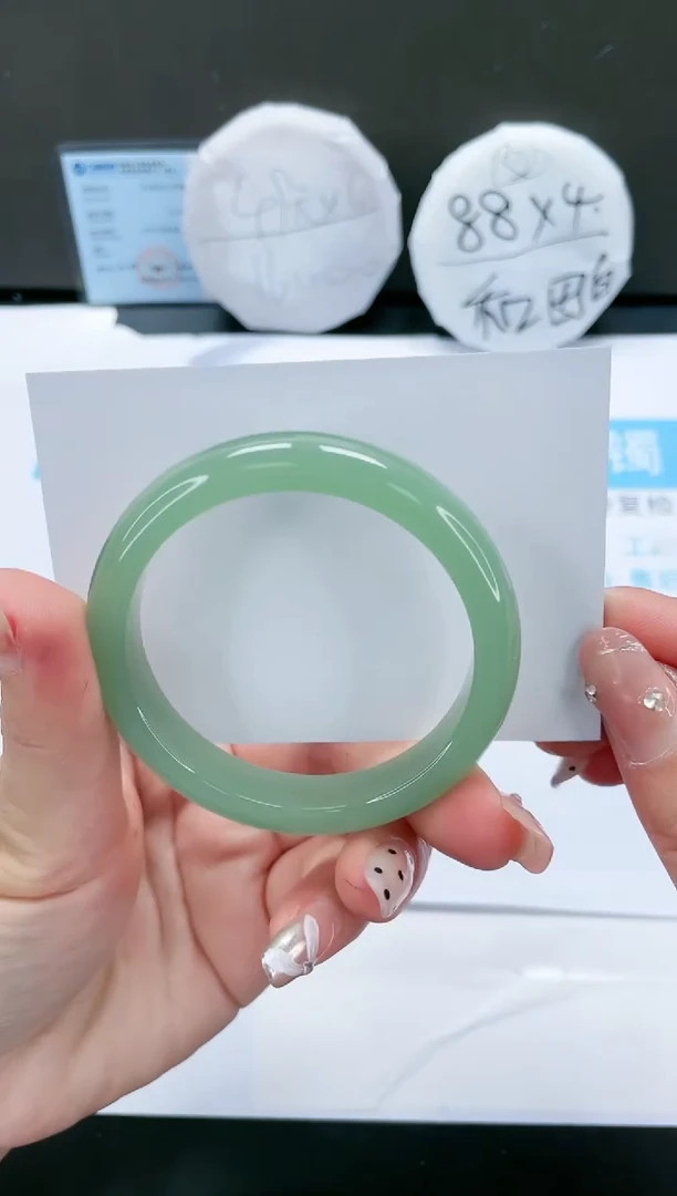 【闪购商品】石英质玉手镯未镶嵌186-53.7