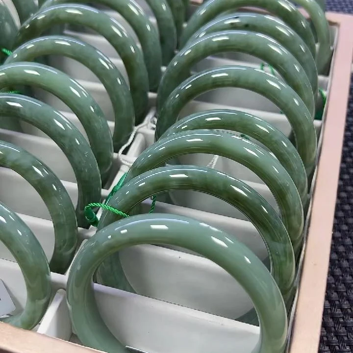 和田玉手镯一支(多样性发1件)