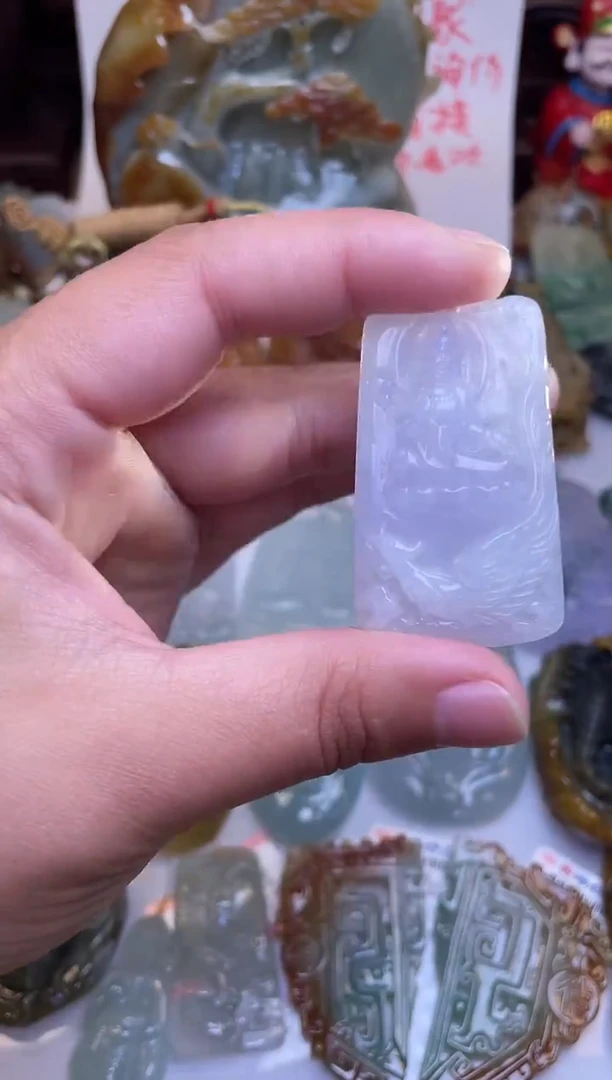 颈饰未镶嵌翡翠观音