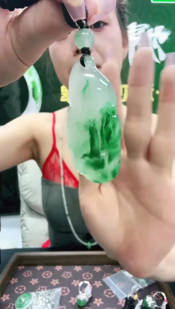 未镶嵌1石英质玉（非洲翠）/3206