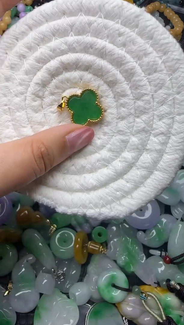 颈饰未镶嵌翡翠缅甸翡翠吊坠
