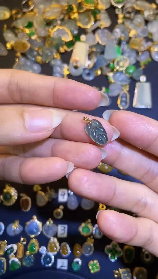 翡翠18K金镶嵌吊坠(不含链)1