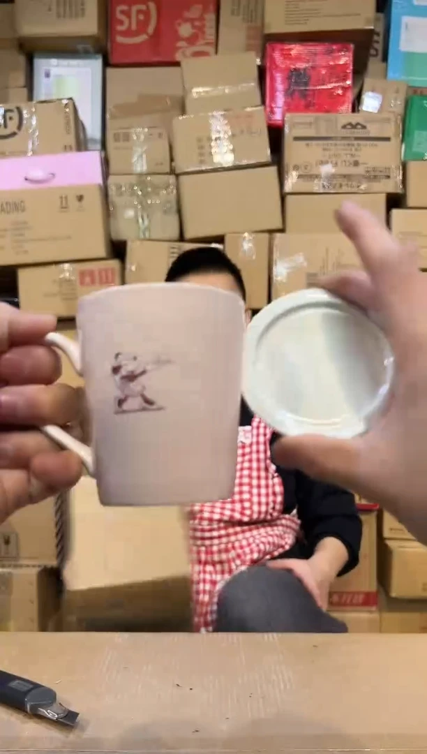 【闪购商品】杯粉色米妮咖啡带盖杯