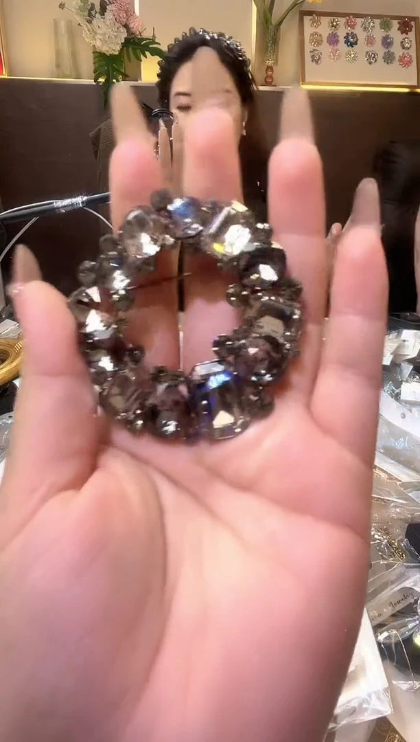 锆石铁合金精品饰界