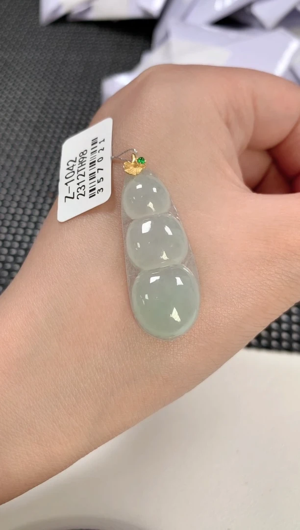 翡翠18K金镶嵌颈饰73