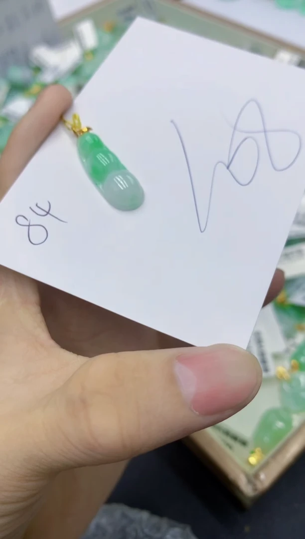 翡翠18K金镶嵌颈饰11111