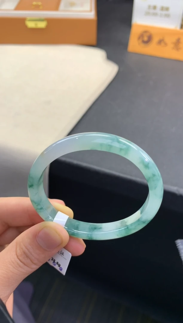 翡翠手镯（贵妃镯）未镶嵌洋****️.......