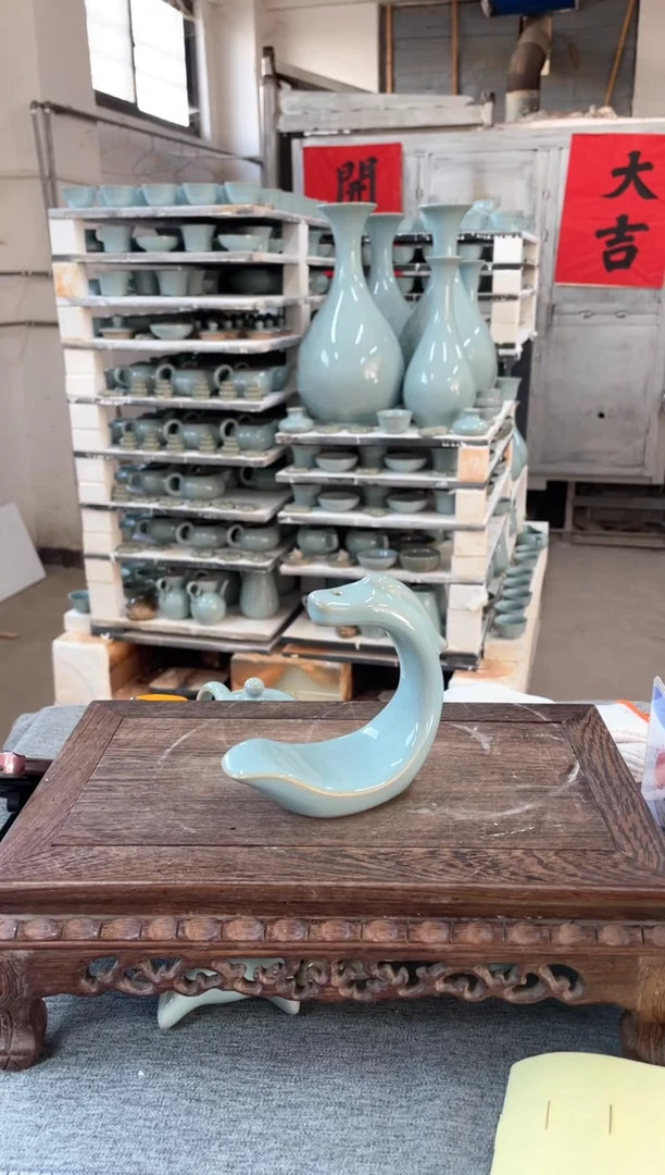 【闪购商品】瓷片天青汉龙香插。。。