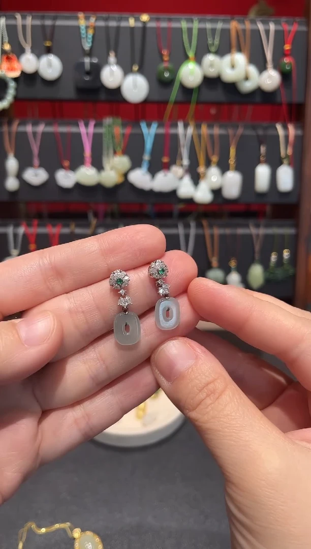 颈饰银S925镶嵌翡翠耳坠