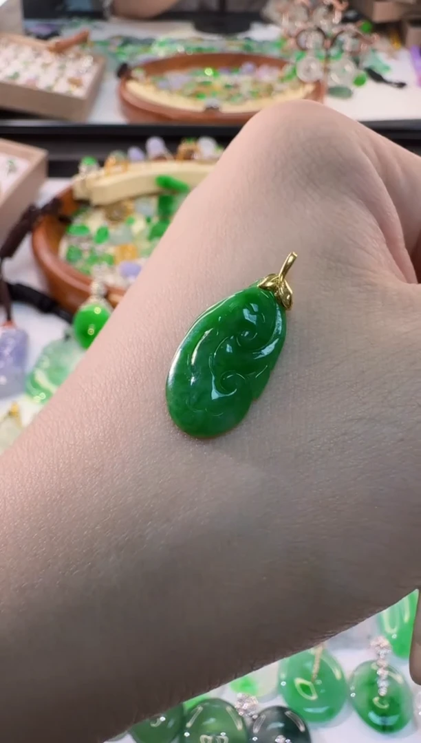 翡翠18K金镶嵌吊坠(不含链)缅甸A货翡翠