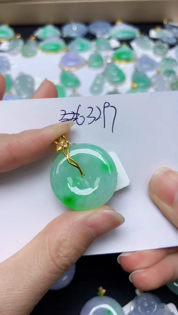 翡翠18K金镶嵌颈饰 天然缅甸翡翠A货