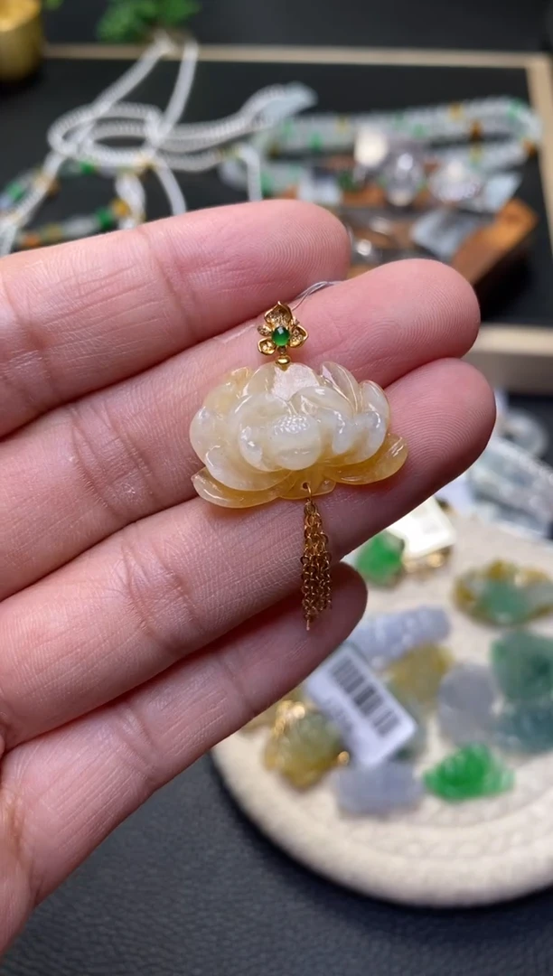 颈饰18K金镶嵌翡翠净货40923