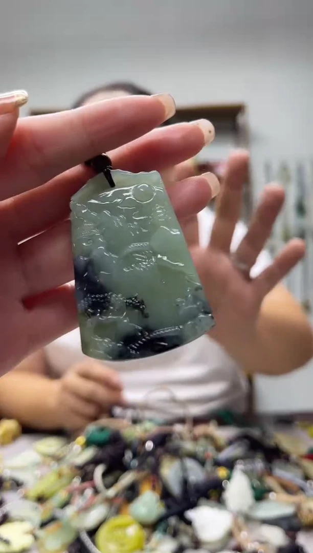 未镶嵌岫玉吊坠`