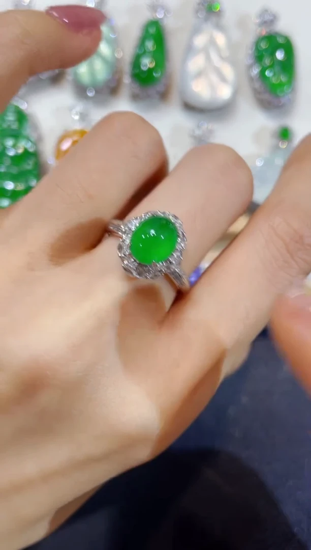 颈饰18K金镶嵌翡翠77