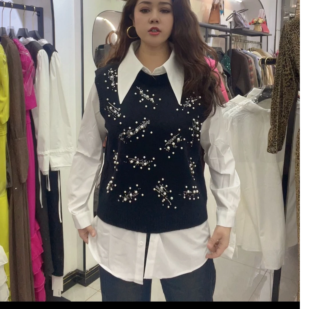 两件套是一件非常经典，优雅的服装，穿上衬衣更有气质，更具品味