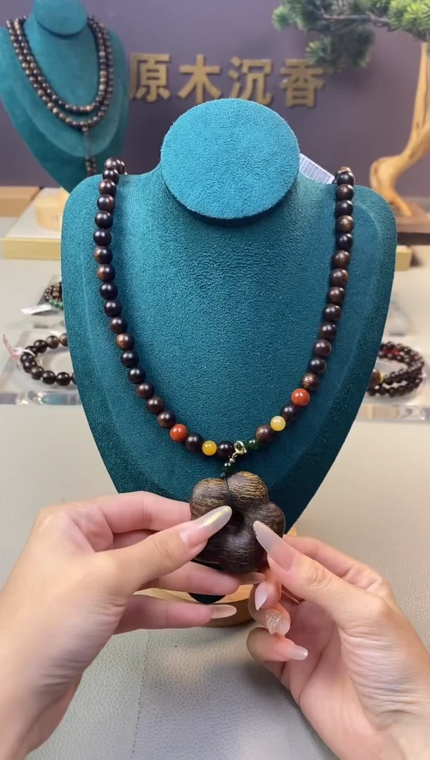 【闪购商品】沉香木手串z玉化富森红土08三圈+花花活扣沉香木雕