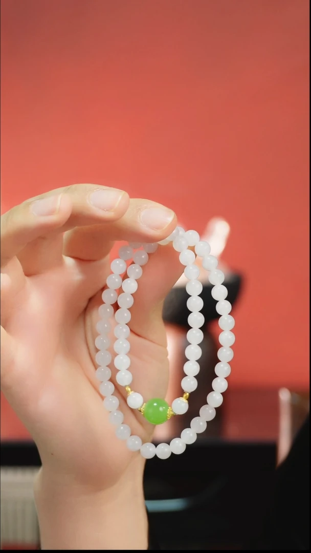 18K金镶嵌手链和田玉-精致