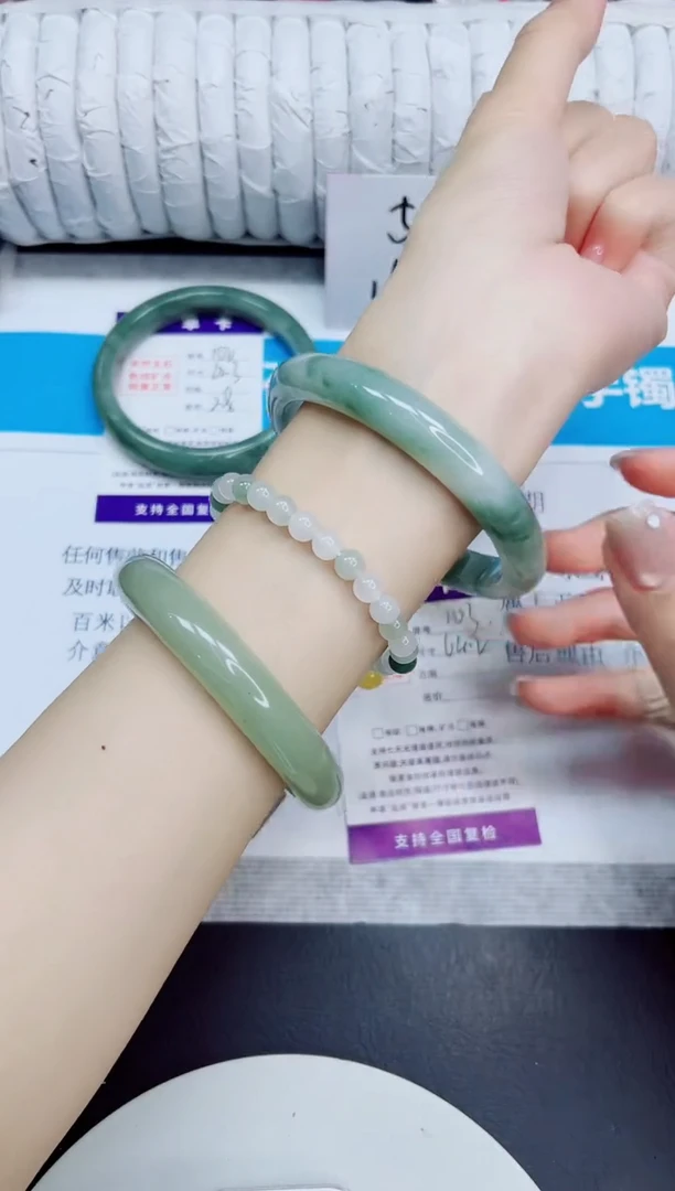 石英质玉手镯未镶嵌103/64