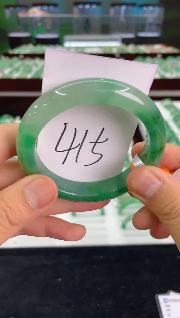 石英质玉（非洲翠）手镯未镶嵌天然冰飘花