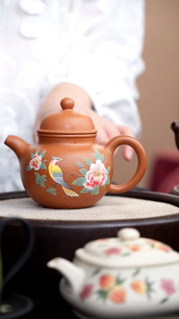 茶壶紫砂金砂段泥掇球泥绘花鸟