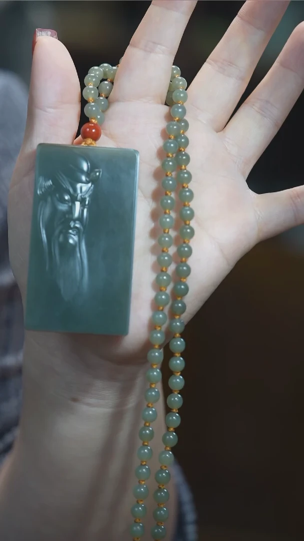 颈饰未镶嵌岫岩河磨玉（透闪石质玉）关公