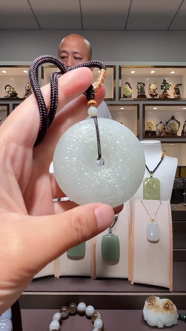 和田玉未镶嵌颈饰苏