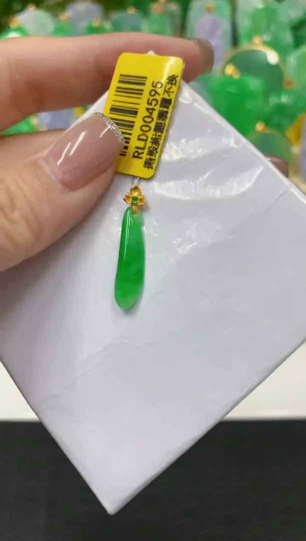 吊坠(不含链)未镶嵌翡翠挂件