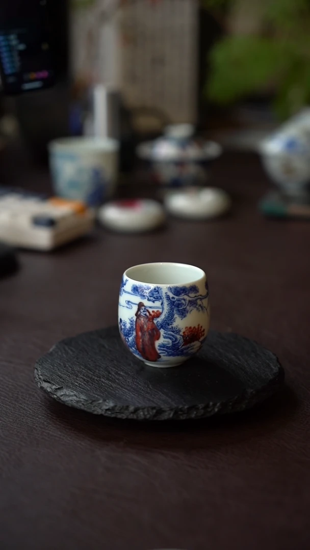 景德镇全手工手绘釉里红人物主人杯（微瑕）