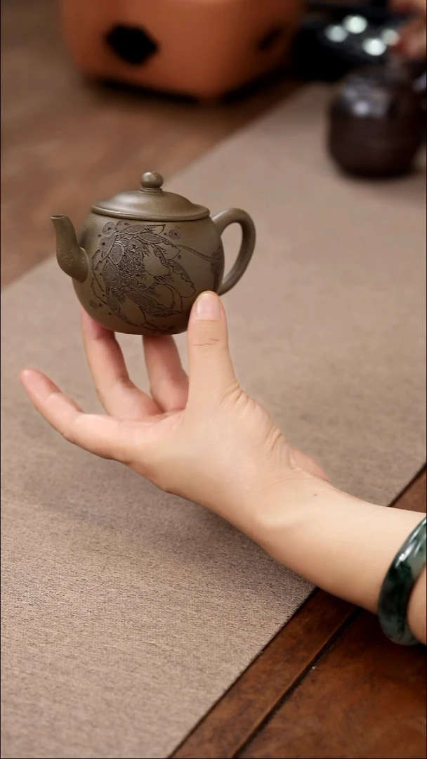 茶壶紫砂青玉段荷花