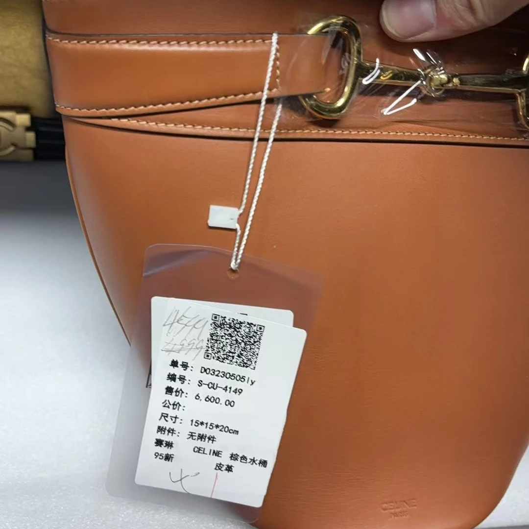 95新 Celine/思琳 triomphe crecy 焦糖色水桶包/BGK803130002