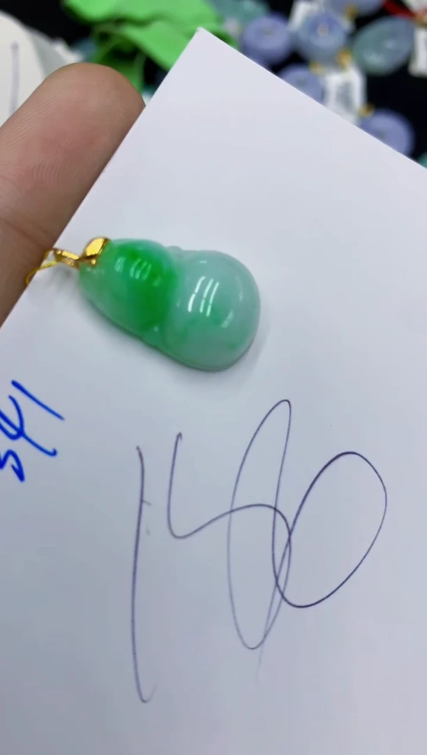 翡翠18K金镶嵌颈饰11111111111