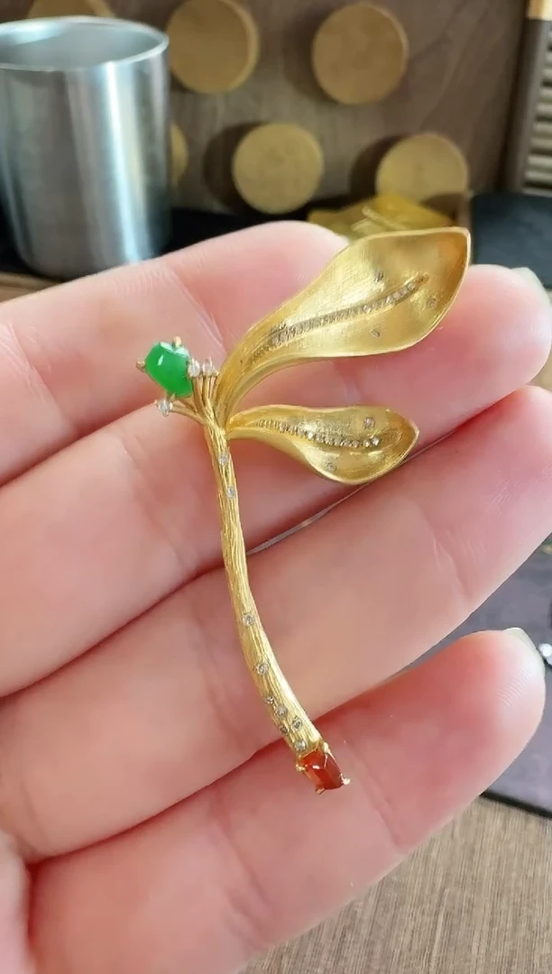 翡翠18K金镶嵌颈饰胸针