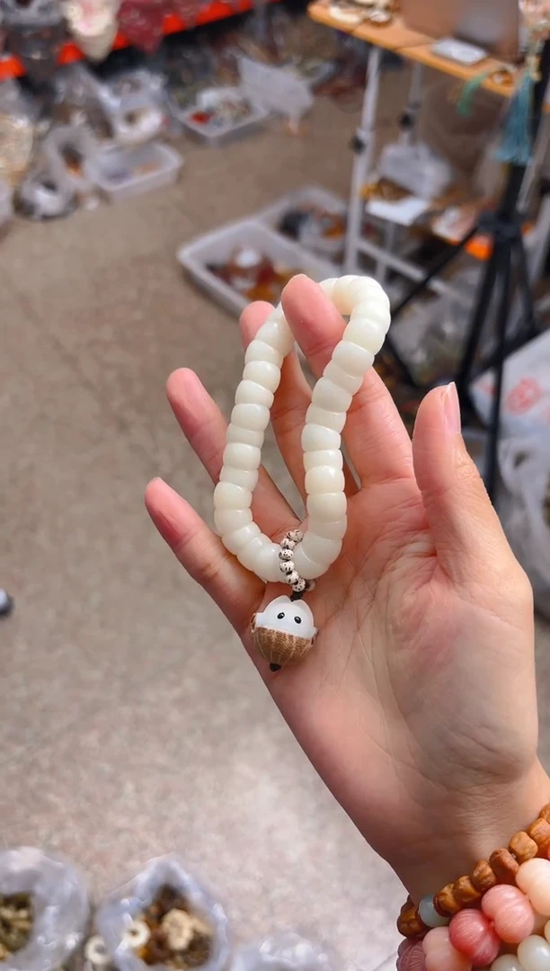 吊坠菩提根/象牙果白色大肠 小精灵