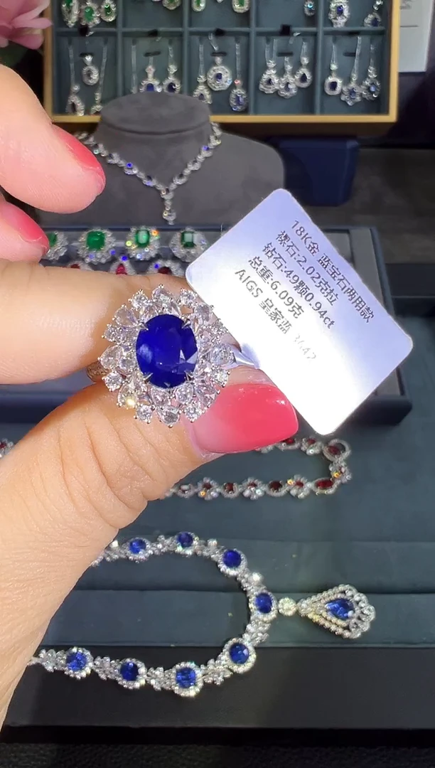 蓝宝石戒指18K金镶嵌戒指