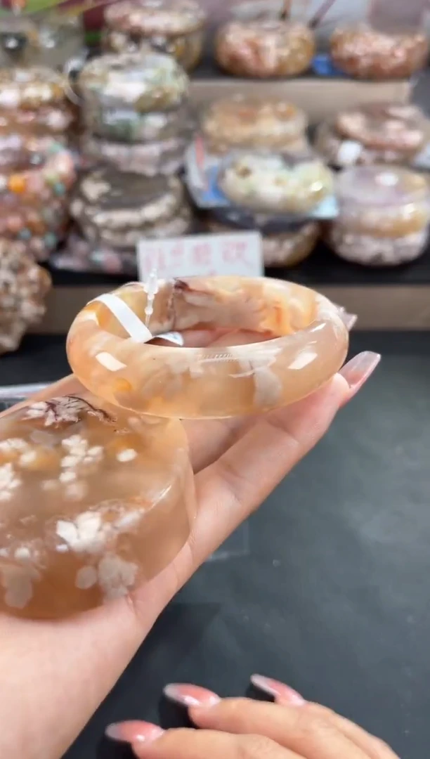 未镶嵌手镯石英质玉54