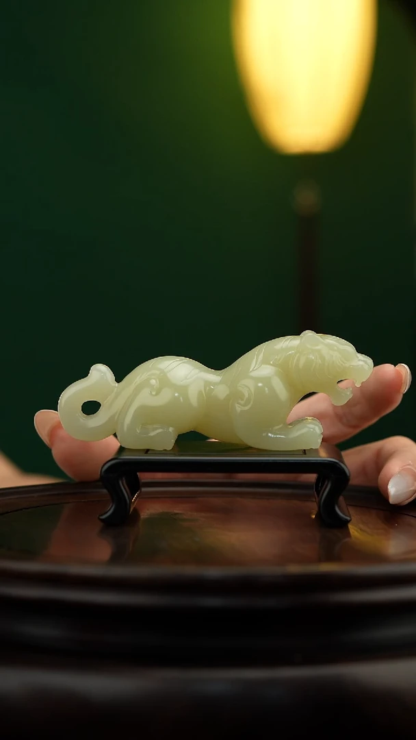玉【虎虎生威】天然玉手把件