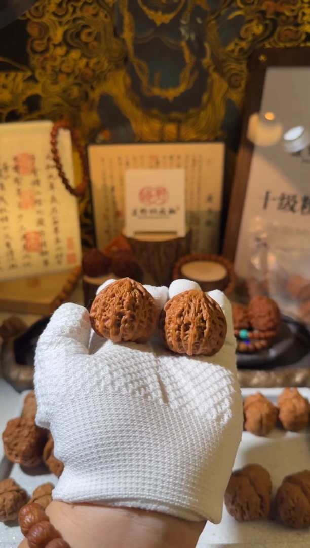 文玩核桃把件Z*x40+全品金牛