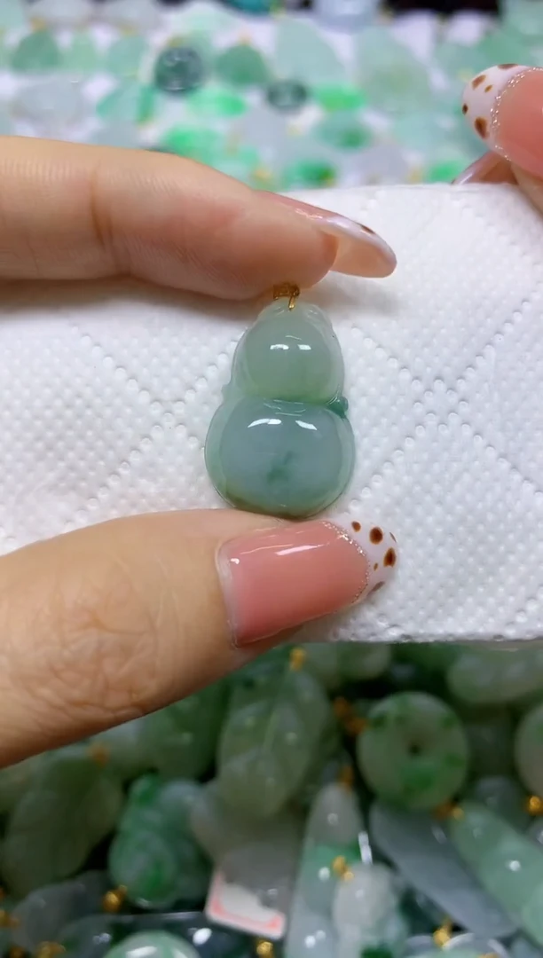 颈饰18K金镶嵌翡翠天然翡翠A货