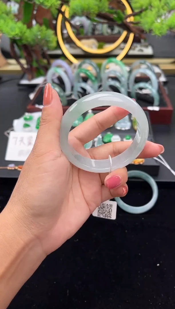 未镶嵌手镯翡翠手镯