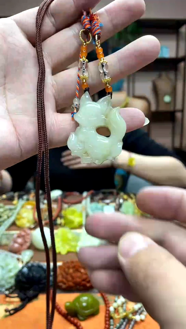 未镶嵌岫玉吊坠·