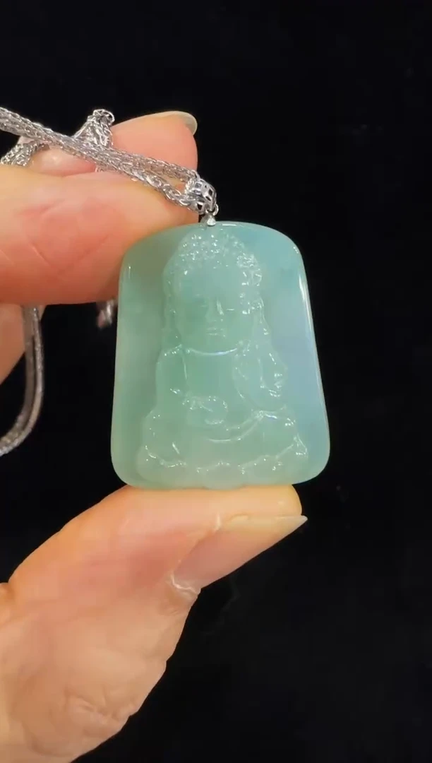 颈饰18K金镶嵌翡翠国风