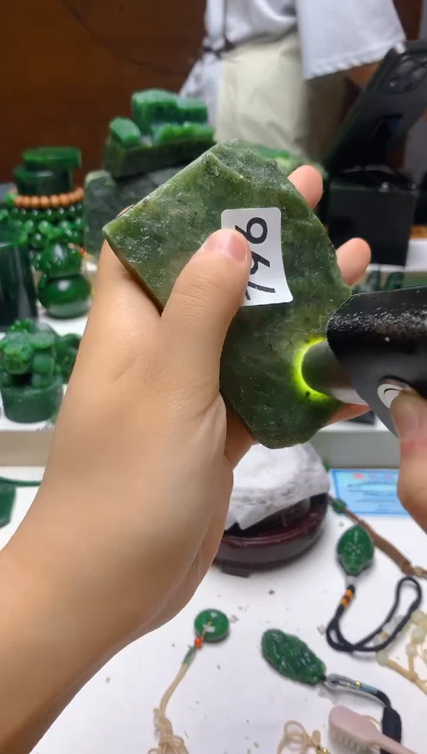 未镶嵌和田玉（碧玉）珠宝半成品0