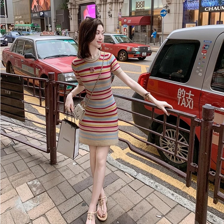 法式小香风彩虹条纹冰丝针织连衣裙女夏季小个子气质显瘦撞色短裙