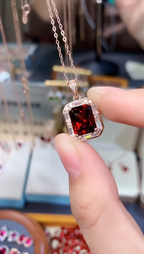 【闪购商品】石榴石吊坠银S925镶嵌天然