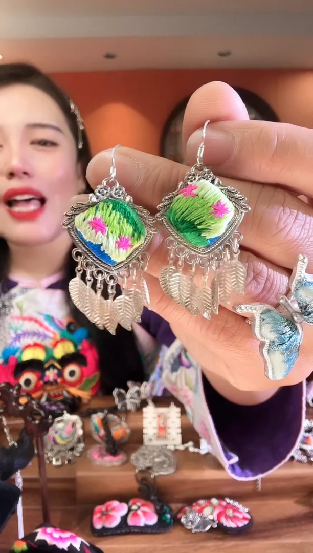 非遗手工苗绣刺绣首饰25